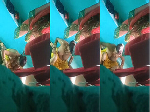 Indian Bhabhi Bathing Capture