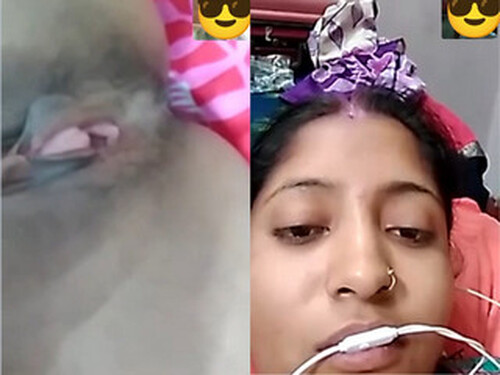 Horny Indian Bhabhi Shows Boobs and Pussy Part 2