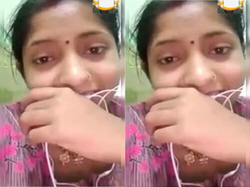 Horny Indian Bhabhi Shows Boobs and Pussy Part 1