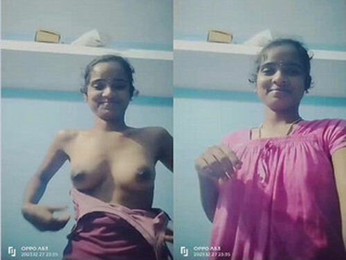 Cute Mallu girl Shows Boobs
