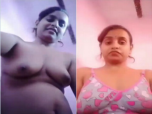 Horny Indian Bhabhi Shows Nude Body and Fingering