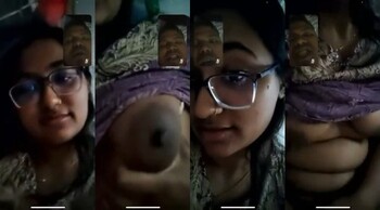 Horny Indian Mal Shows Boobs on VC
