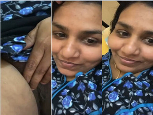 Indian Girl Shows Boobs