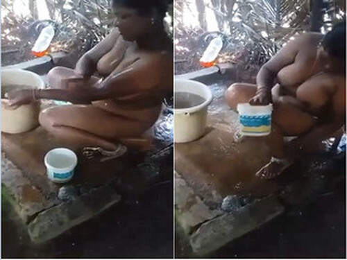 Indian Bhabhi Bathing